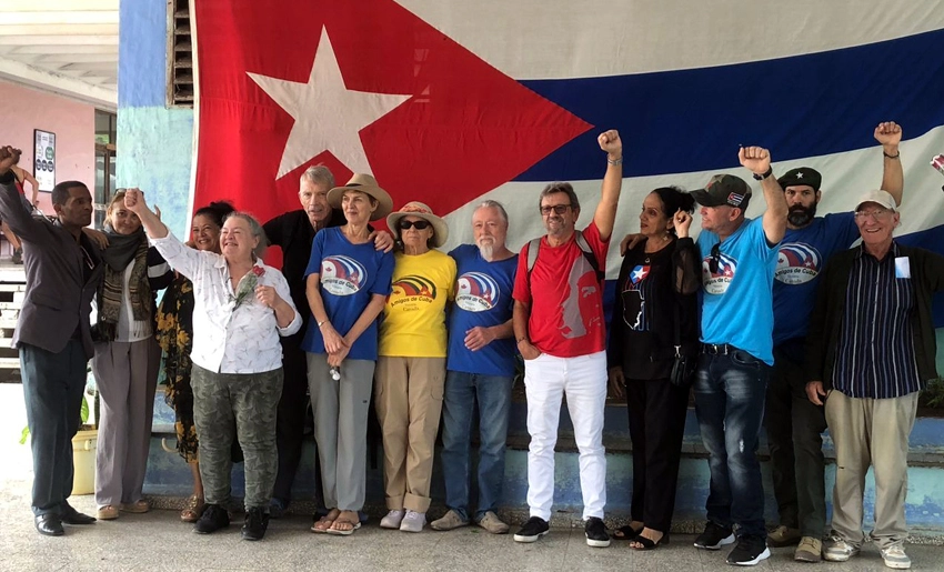 Amigos canadienses y españoles visitan Holguín