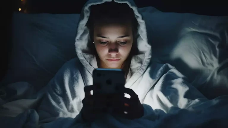 celular, adolescentes, abuso, depresión, ansiedad