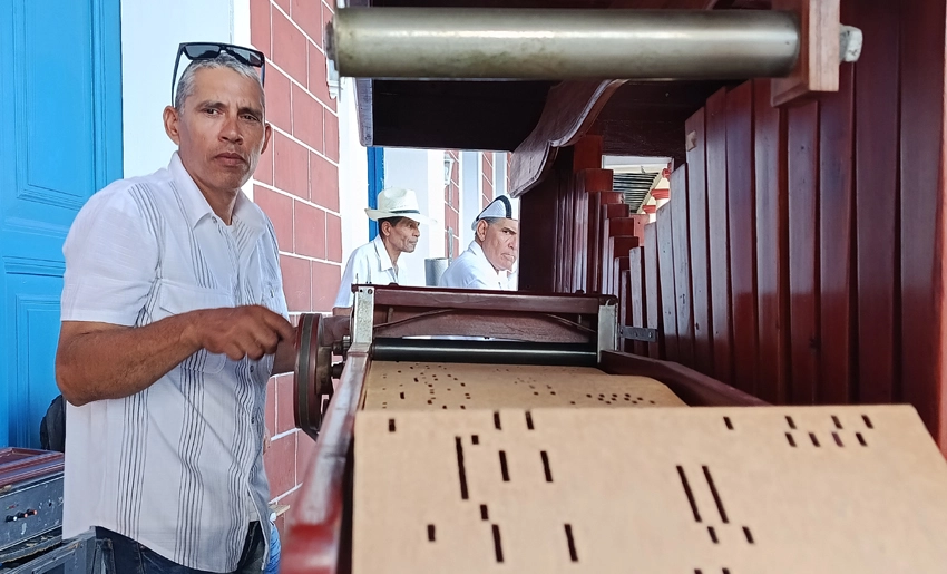 Órgano oriental, Hermanos Ajo, Holguín