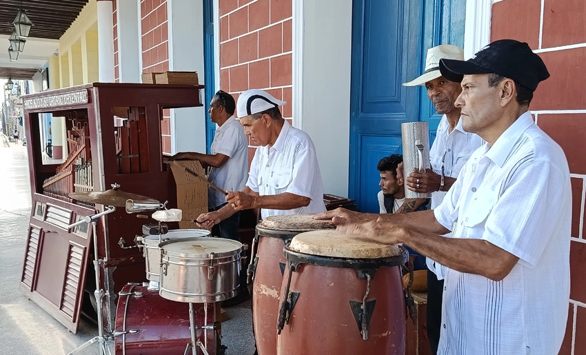 Hermanos Ajo, música órgano