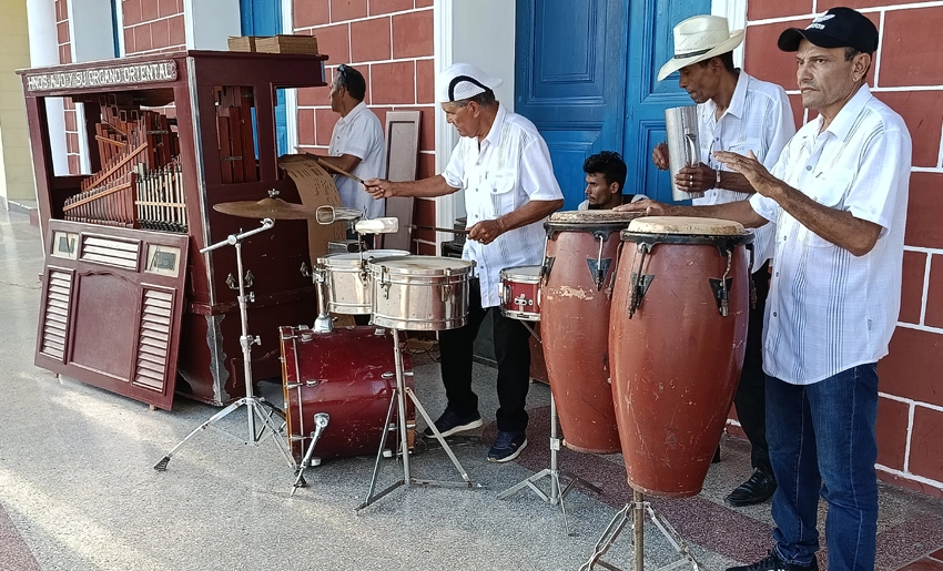 Órgano oriental, Hermanos Ajo 