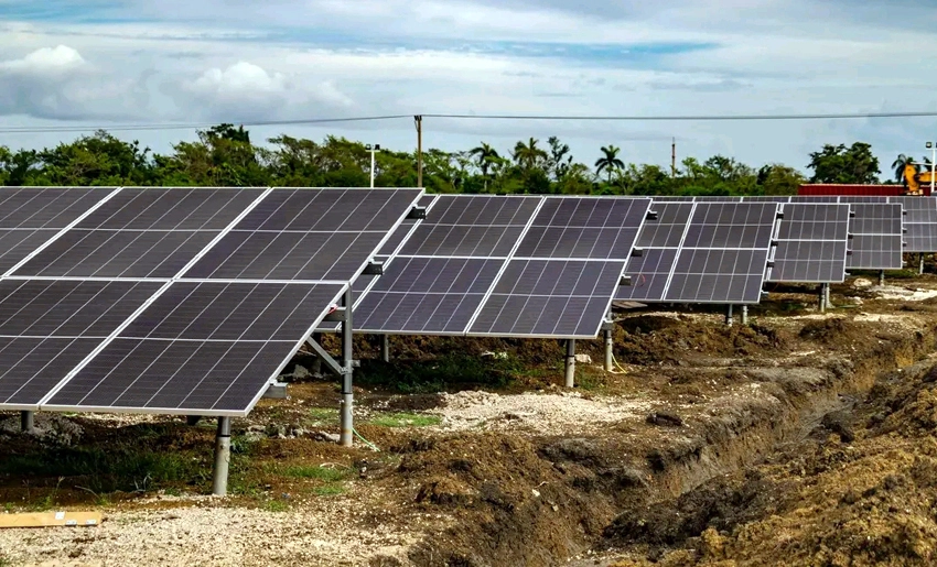 Construcción de parque solra Serones I en Mayarí