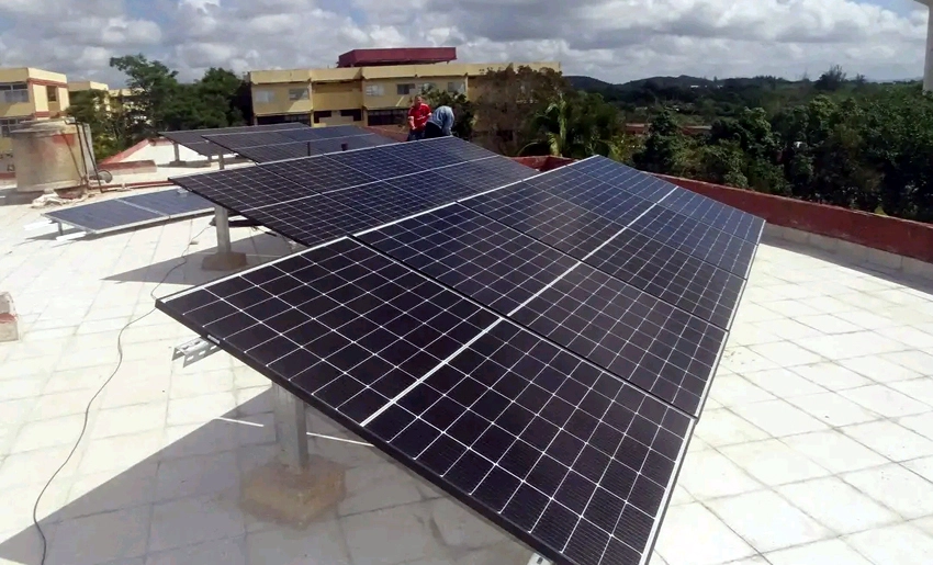 Instalación de sistema fotovoltaico en UHo