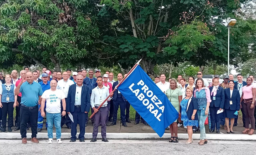 Otorgan bandera Proeza Laboral a aeropuerto internacional de Holguín