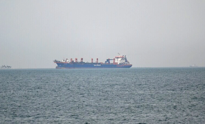 Buques en estrecho de Ormuz