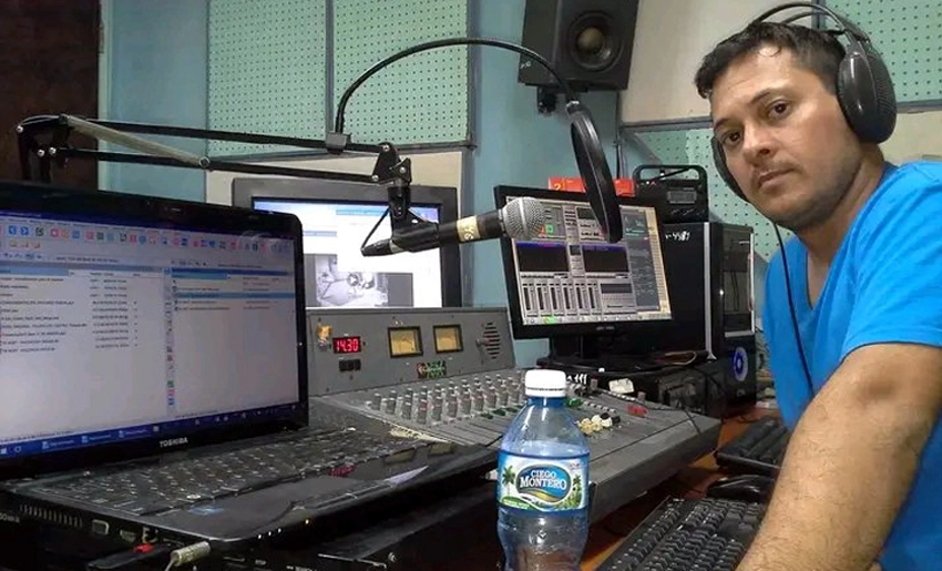 Carlos Cobas, realizador de Radio Angulo, Holguín