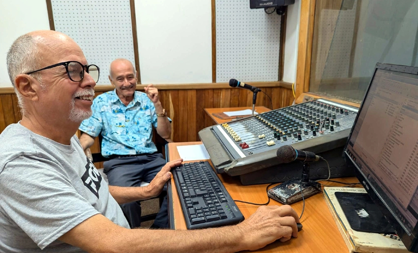 Sonidista y director de Cancionero cubano en la CMKO, Holguín
