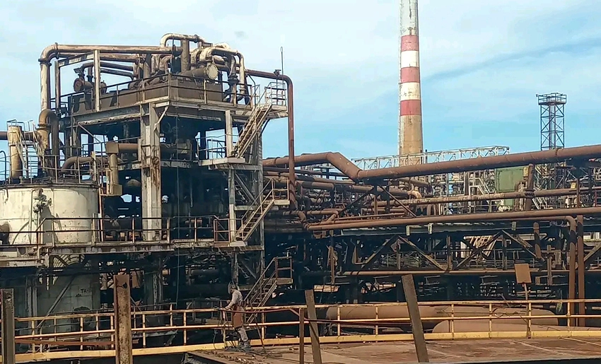 Fábrica de níquel en Moa, Holguín