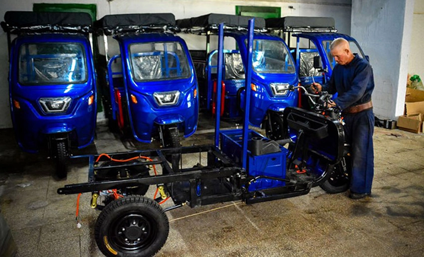 Holmeca, montaje de triciclos eléctricos