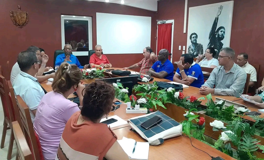 Reunión, Gobierno en Holguín