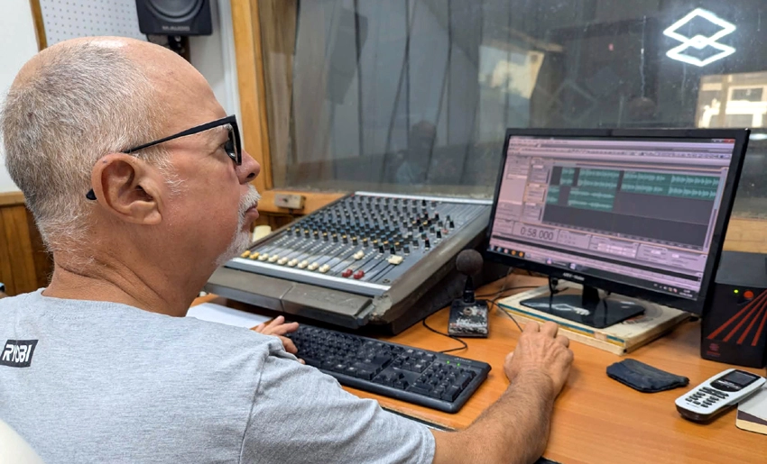 Sonidista de la CMKO Radio Angulo