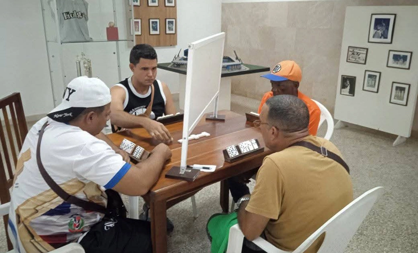 Torneo de Dominó en Holguín