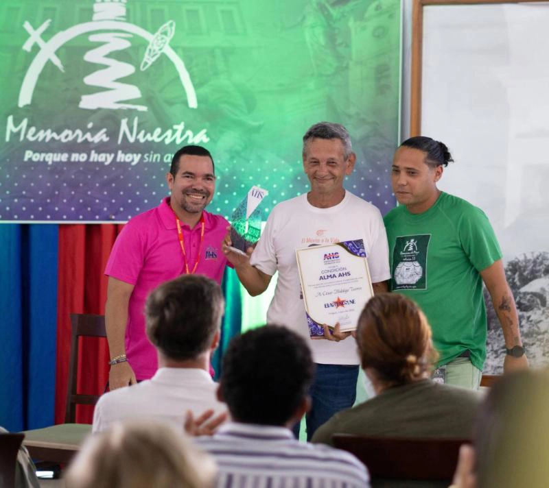 reconoce, AHS, Holguín, destacados creadores, Romerías de Mayo