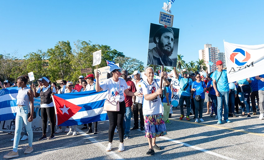 Desfile en Holguín, Día Internacional de los Trabajadores