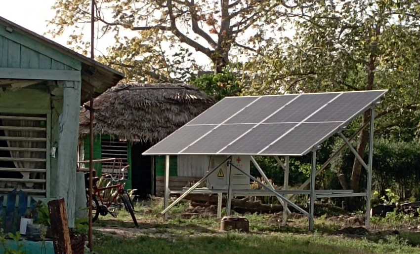 Panales solares en zonas intrincadas de Holguín