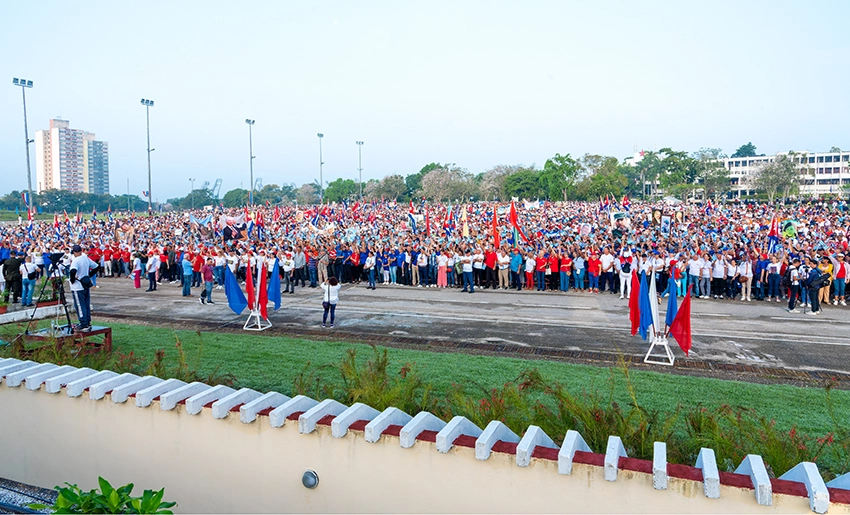 Tribuna, respaldo a Raúl Castro, Holguín