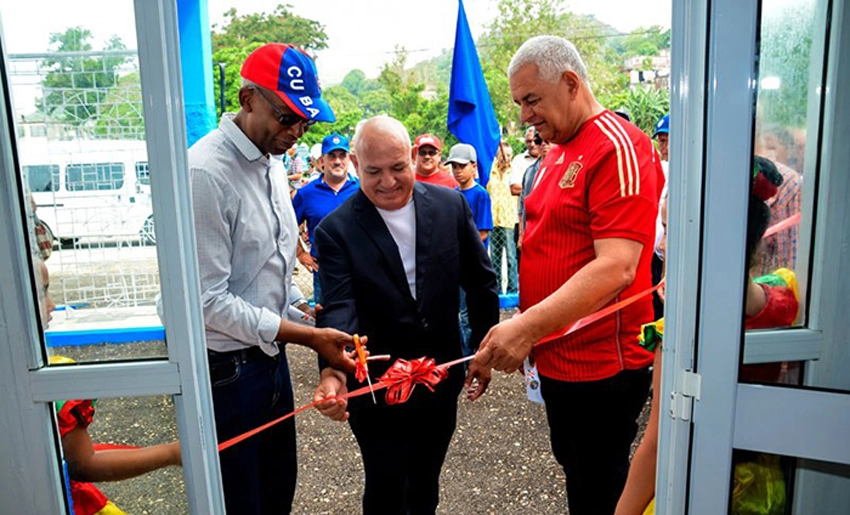 Inauguración estación de carga solar, Holguín