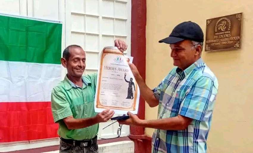 Otorgan Premio Hero a Ronel González