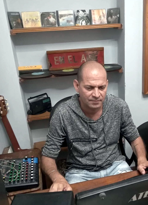 Amalio Carralero Reyes, guionista, musicalizador y director de programas de la CMKO