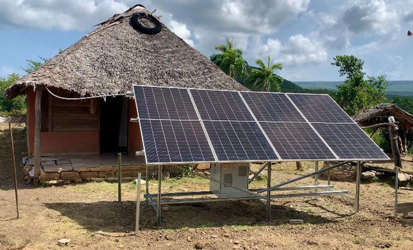 Comunidades holguineras beneficiadas con paneles solares