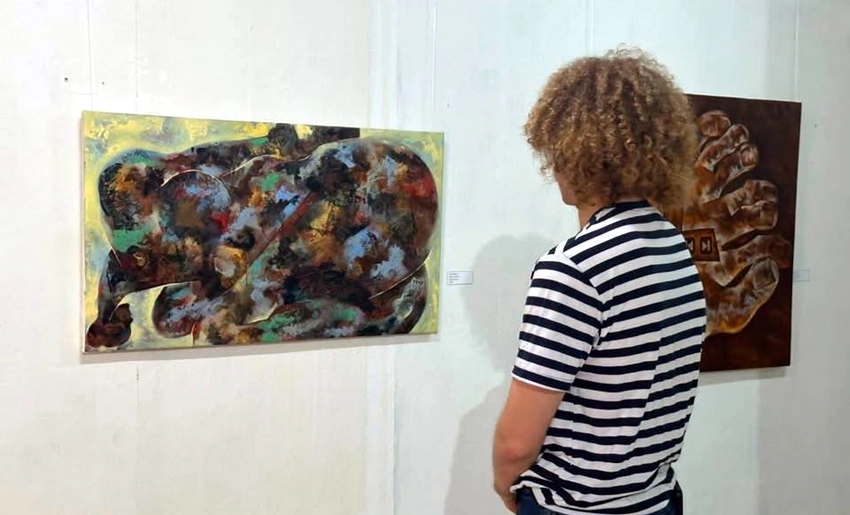 exposición personal “Amasijos”, del artista santiaguero Carlos Walker Delis