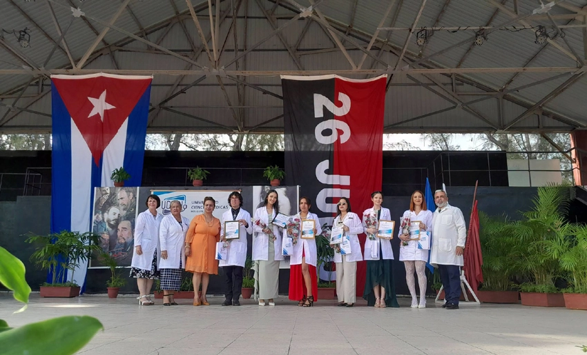 Reconocimiento a graduados de Ciencias Médicas en Holguín