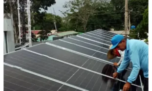instalacion de paneles solares en etecsa holhuin