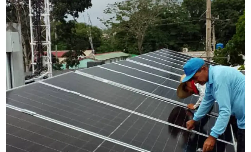instalacion de paneles solares en etecsa holhuin