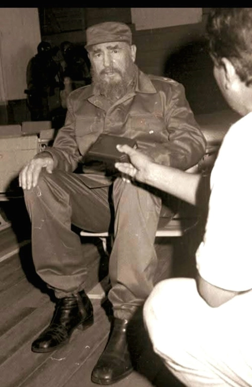 Fidel Castro junto al periodista holguinero Aroldo García