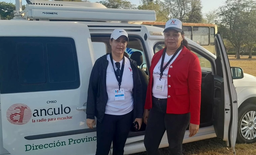 Yudit Almeida reportando sobre el Primero de Mayo