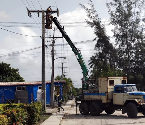 Trabajos en el sistema eléctrico, Báguanos, Holguín