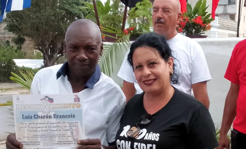 Reconocimiento trabajador holguinero