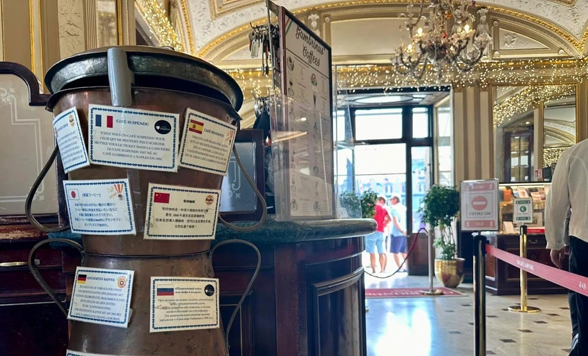 café pendiente, historia, Nápoles, historia
