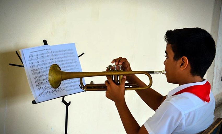 Estudiante de Escuela Elemental de Arte, Holguín