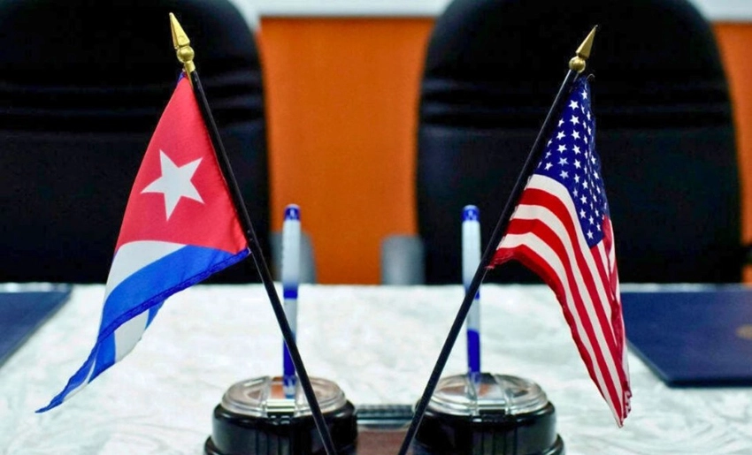 Banderas Cuba y Estados Unidos