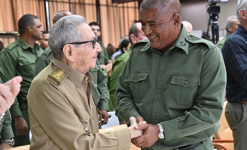 Raúl en acto Seguridad Personal en sus 65 años
