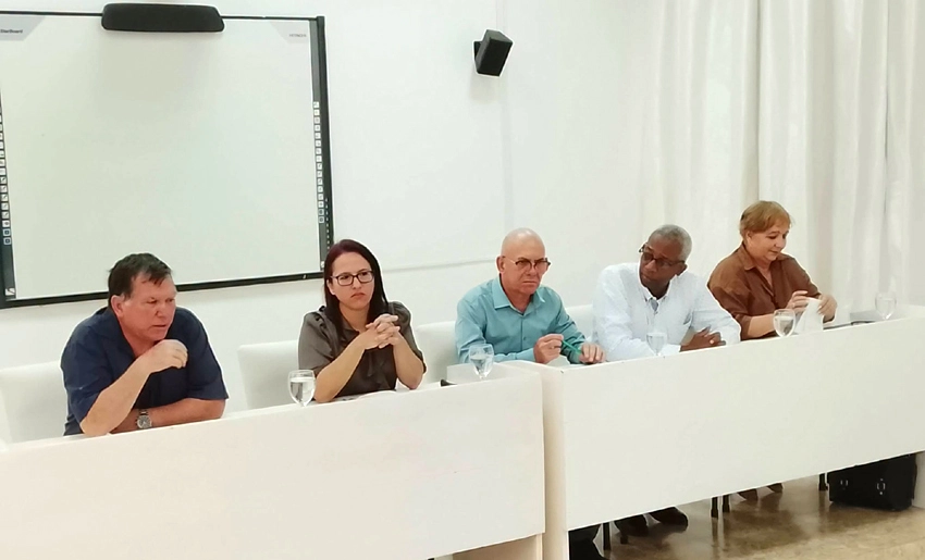 Reunión en UHo de Holguín