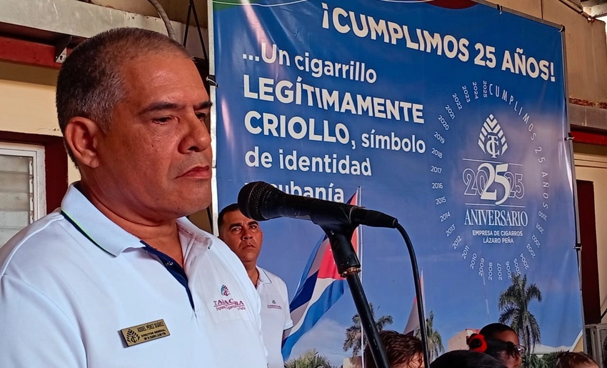 Celebración aniversario 26 de la fábrica de cigarros de Holguín
