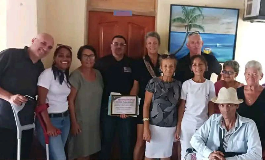 donativo, entrega, fundación, Stichting Cuba Adelante, donativo, instituciones escolares, Holguín