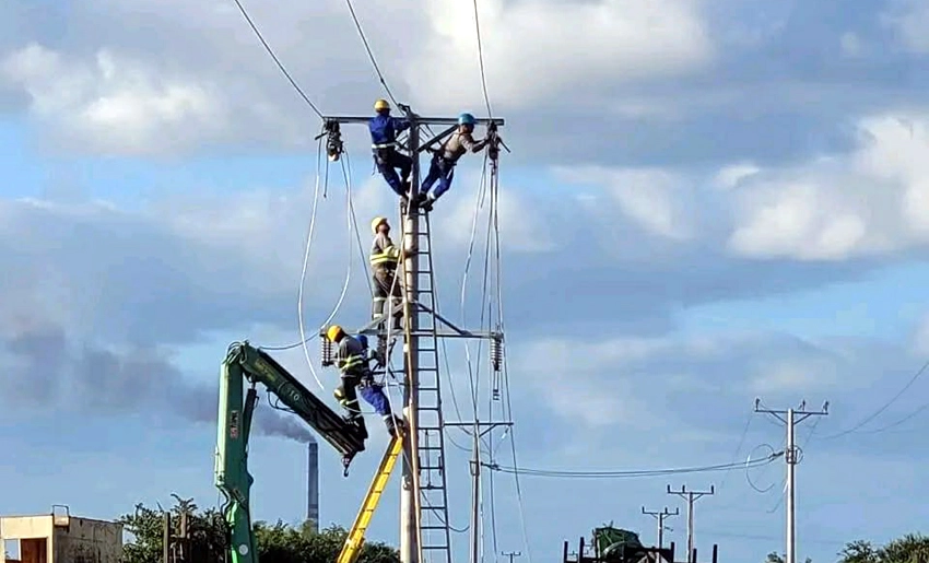 Trabajos de Empresa Eléctrica Holguín