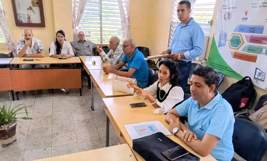 Encuentro de UHo y UNE en Holguín