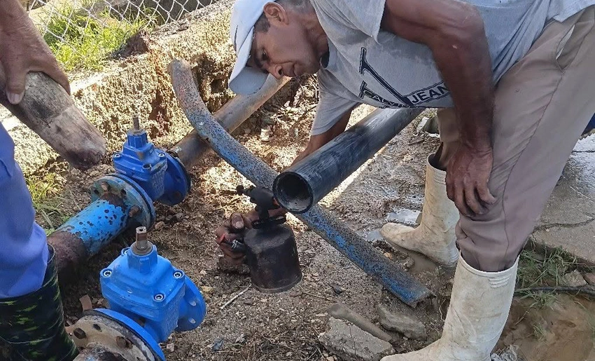 Labores hidráulicas en Urbano Noris, Holguín