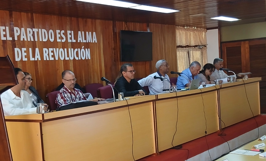 Pleno del PCC en Holguín